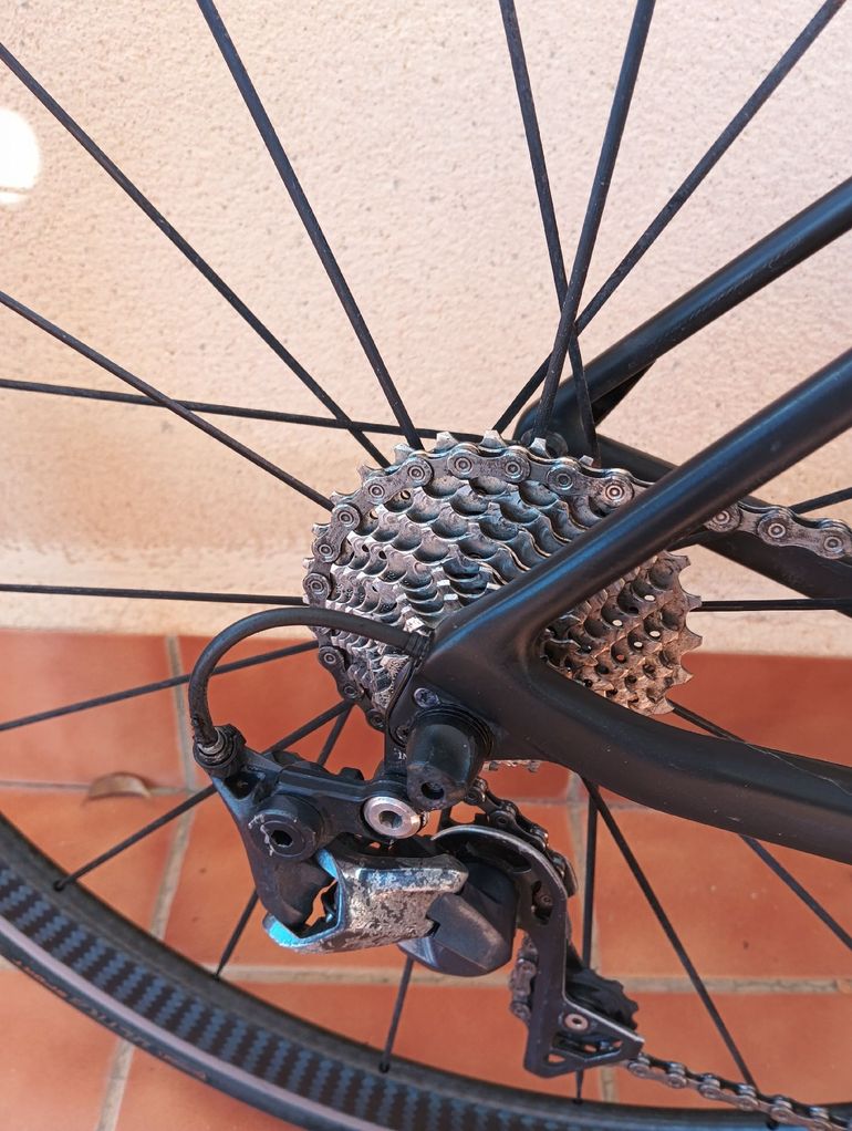 Used Canyon Ultimate CF SLX 8.0 2018 2018 Road & Gravel, Black — image 3 of 17