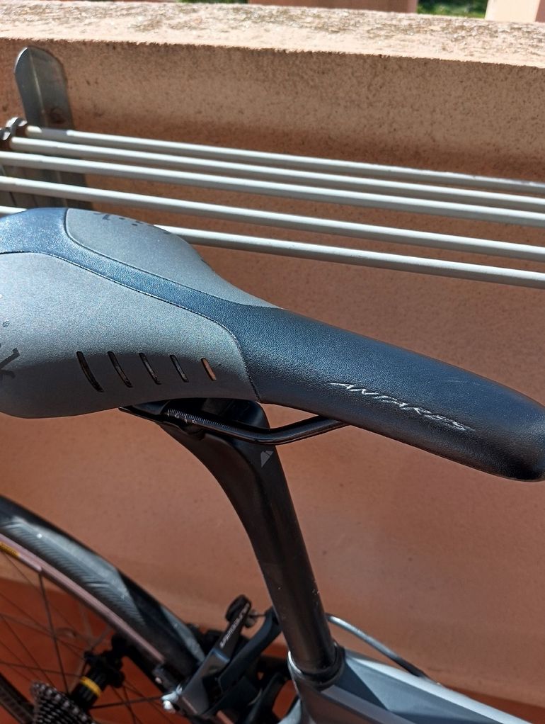 Used Canyon Ultimate CF SLX 8.0 2018 2018 Road & Gravel, Black — image 8 of 17