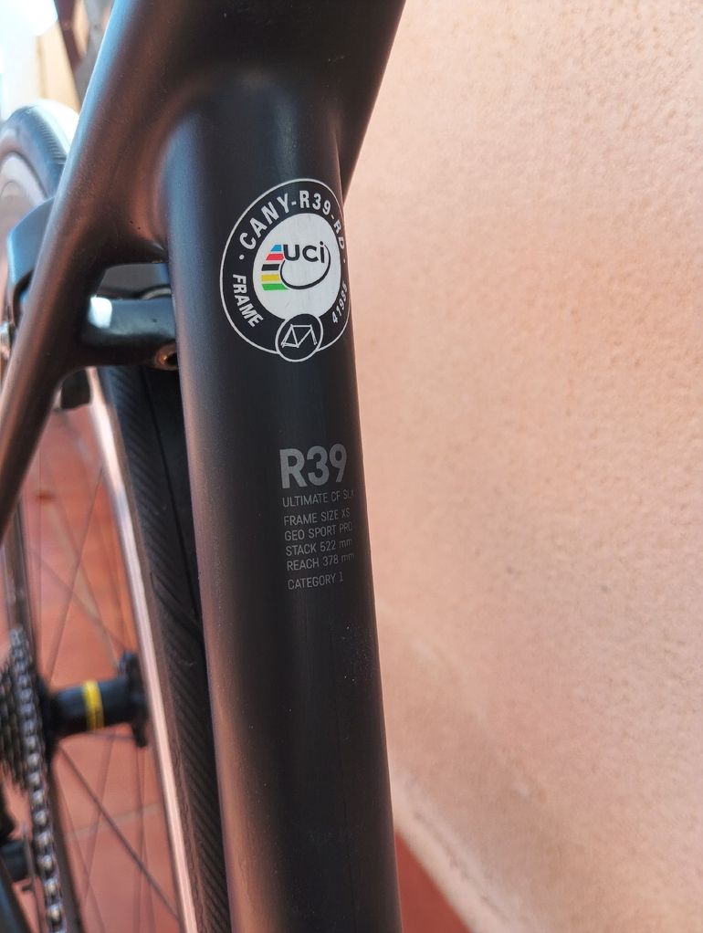 Used Canyon Ultimate CF SLX 8.0 2018 2018 Road & Gravel, Black — image 4 of 17