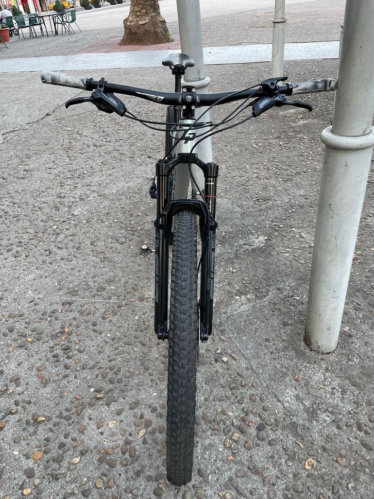Used Lapierre XRM 6.9 2023 2023 Mountainbike, Light Gray, 29 — image 7 of 7