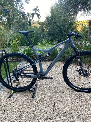 Used Head Adapt Edge 2018 2018 Mountainbike, Light Gray, 29 — image 1 of 11