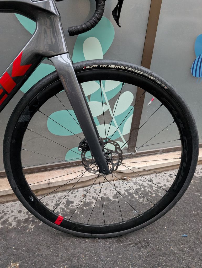 Used Trek Émonda SL 5 2023 2023 Road & Gravel, Light Gray — image 4 of 11
