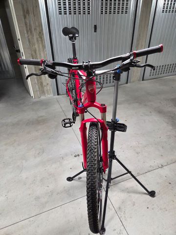 Used Bianchi 700 Sx 2012 Mountainbike, Red — image 7 of 10