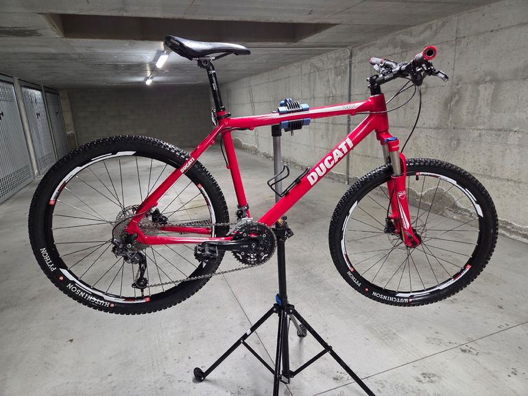 Used Bianchi 700 Sx 2012 Mountainbike, Red — image 1 of 10