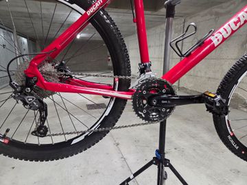 Used Bianchi 700 Sx 2012 Mountainbike, Red — image 4 of 10