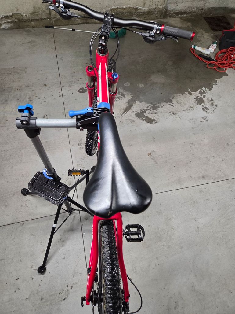Used Bianchi 700 Sx 2012 Mountainbike, Red — image 5 of 10
