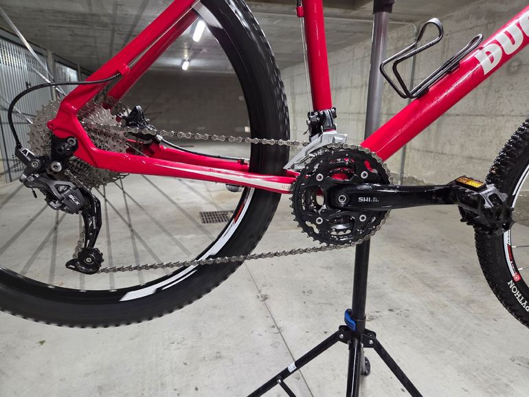 Used Bianchi 700 Sx 2012 Mountainbike, Red — image 3 of 10
