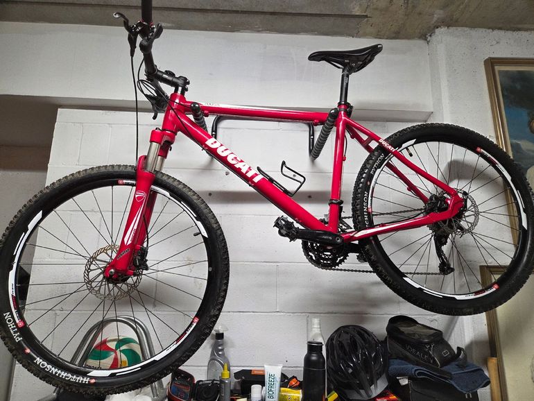 Used Bianchi 700 Sx 2012 Mountainbike, Red — image 10 of 10