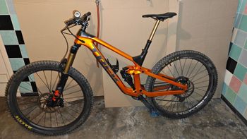 Used Trek Slash 9.8 XT 2021 2021 Mountainbike, Orange, 29 — image 1 of 14