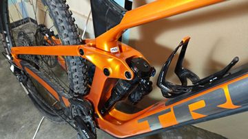 Used Trek Slash 9.8 XT 2021 2021 Mountainbike, Orange, 29 — image 7 of 14