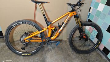Used Trek Slash 9.8 XT 2021 2021 Mountainbike, Orange, 29 — image 13 of 14