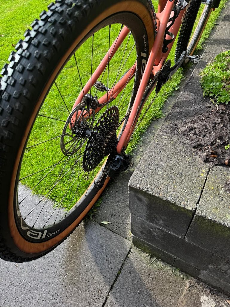 Used Specialized Epic SRAM GX Eagle AXS 2022 Mountainbike, Orange — image 7 of 8