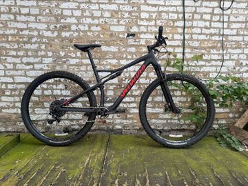Used Specialized Men's Epic Comp 2018 2018 Mountainbike, Black, 29 — image 1 of 11