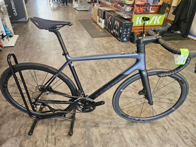 Used Look 785 Huez 105 Di2 2024 2024 Road & Gravel, Black — image 1 of 5