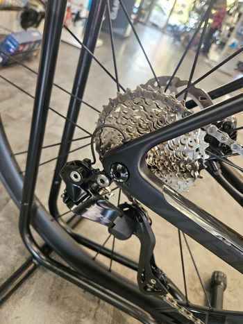 Used Look 785 Huez 105 Di2 2024 2024 Road & Gravel, Black — image 3 of 5