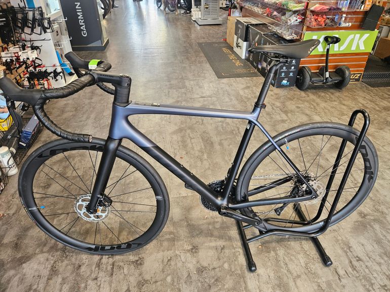 Used Look 785 Huez 105 Di2 2024 2024 Road & Gravel, Black — image 2 of 5