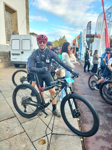 Used Trek Supercaliber Shimano Deore XT 2023 Mountainbike, Black — image 1 of 3