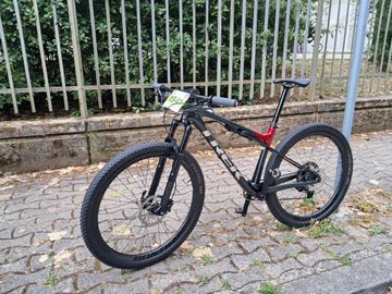 Used Trek Supercaliber Shimano Deore XT 2023 Mountainbike, Black — image 3 of 3