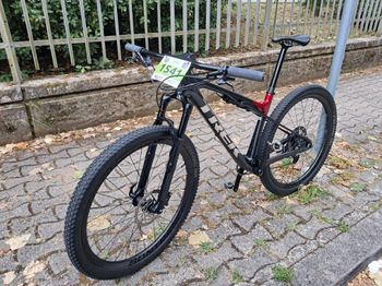 Used Trek Supercaliber Shimano Deore XT 2023 Mountainbike, Black — image 2 of 3