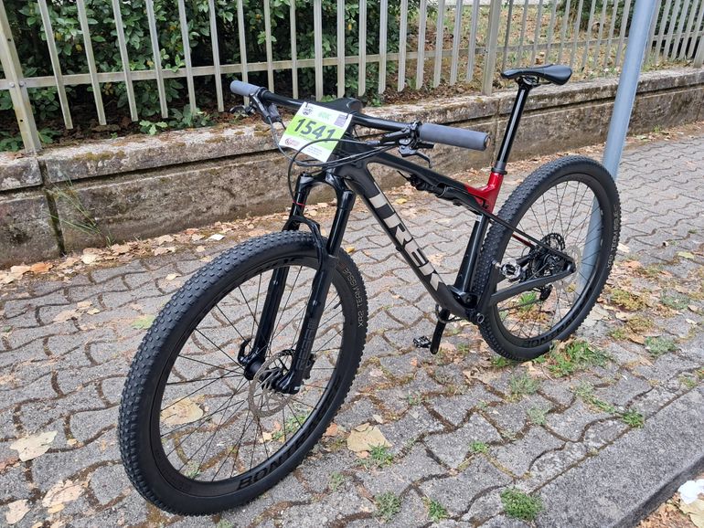 Used Trek Supercaliber Shimano Deore XT 2023 Mountainbike, Black — image 2 of 3