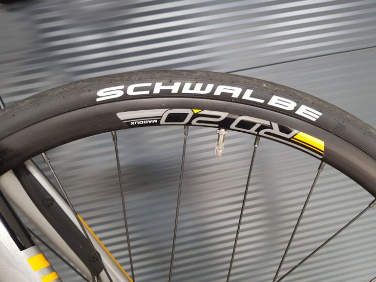 Used Cannondale CAAD12 Disc 105 2018 Road & Gravel, Dark gray — image 8 of 16