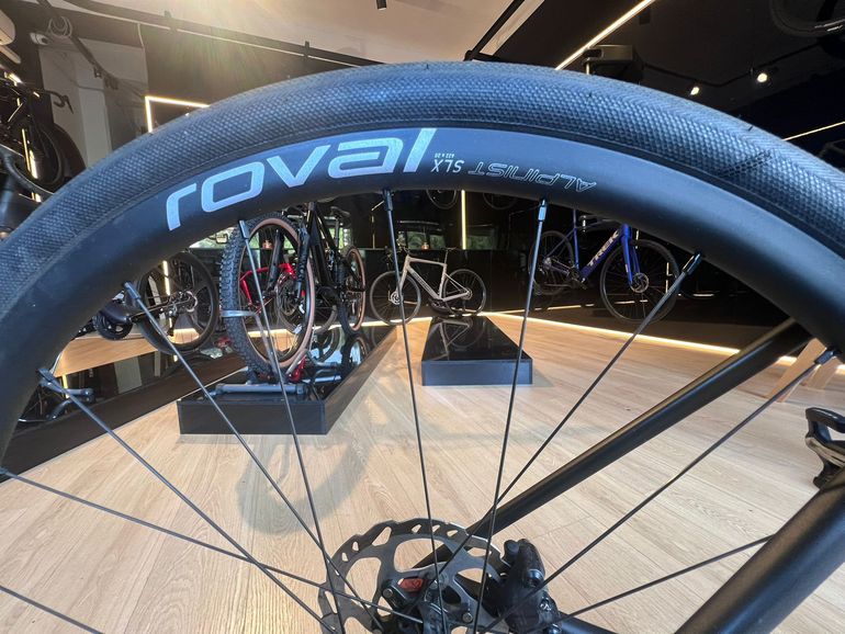 Used Specialized Sl8 2025 Road & Gravel, Black — image 4 of 6