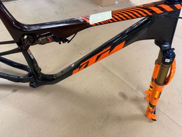 Used KTM SCARP EXONIC 2024 Mountainbike, Black — image 2 of 5