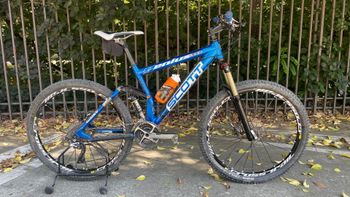 Used Scott Genius MT40 2012 Mountainbike, Blue, 26 — image 1 of 8