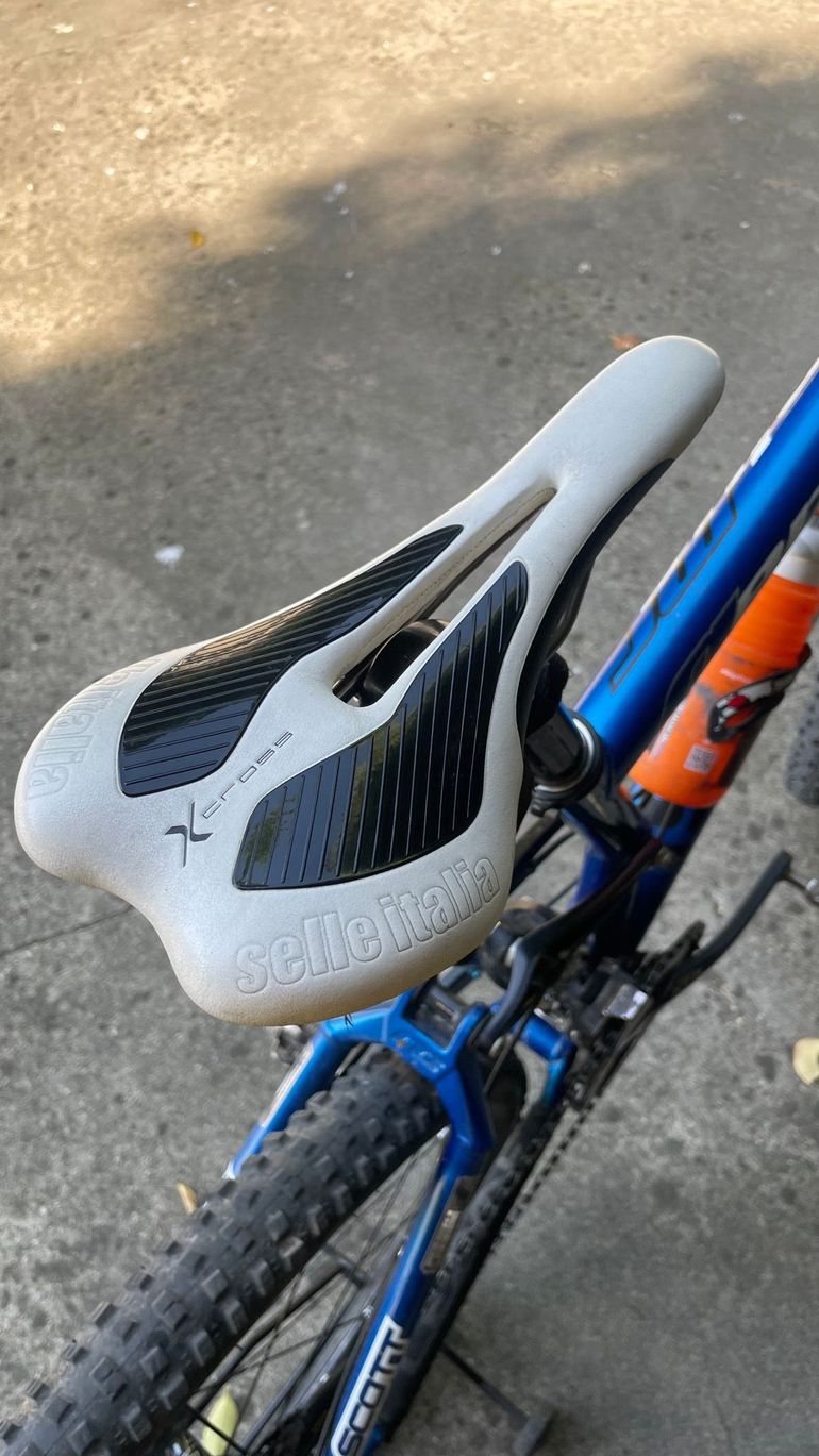 Used Scott Genius MT40 2012 Mountainbike, Blue, 26 — image 6 of 8