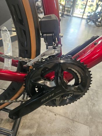 Used Trek Madone SL 6 Gen 8 2025 2025 Road & Gravel, Red — image 4 of 6