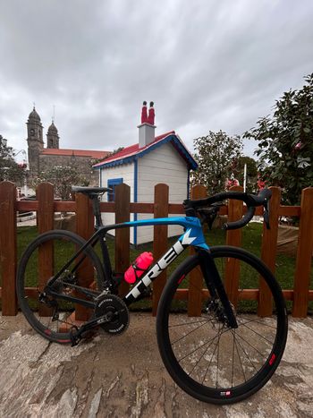 Used Trek Émonda SL 5 Disc 2022 2022 Road & Gravel, Blue — image 1 of 3