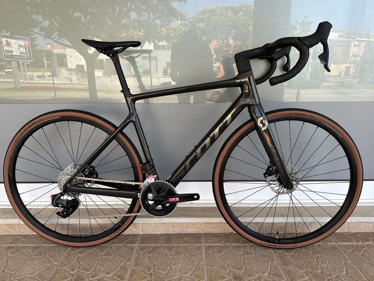 Used Scott Addict 10 2024 2024 Road & Gravel, Negro — image 7 of 8