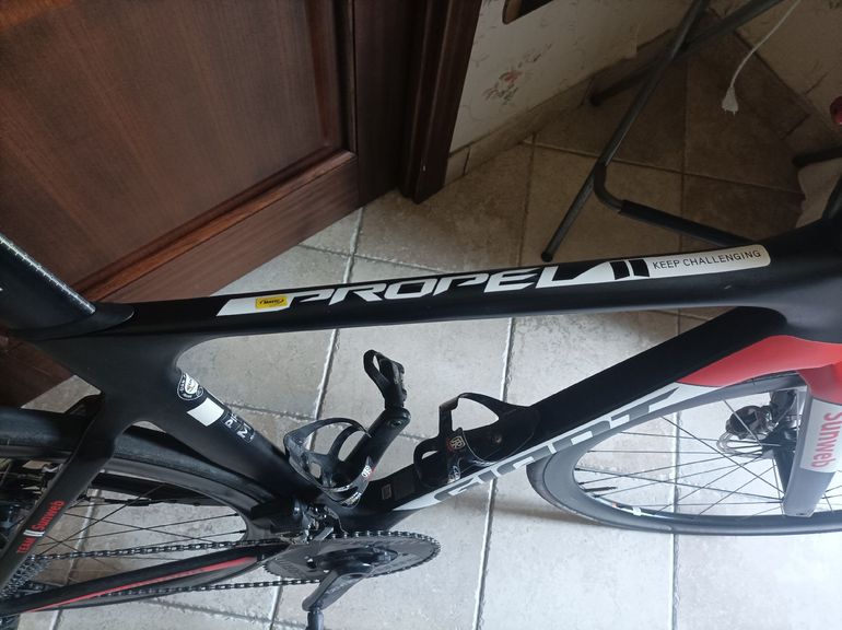 Used Giant Propel Advanced Pro Disc 2019 2019 Road & Gravel, Red — image 1 of 13