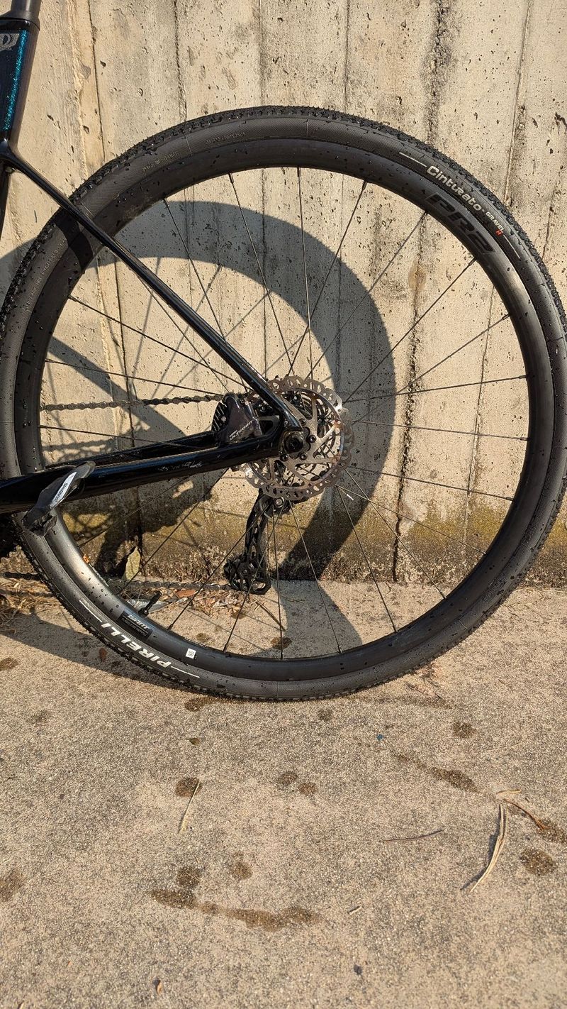 Giant Defy Advanced 1 2022 2022 Road & Gravel d'occasion — image 6 sur 9