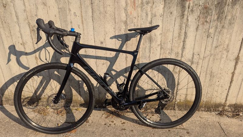 Giant Defy Advanced 1 2022 2022 Road & Gravel d'occasion — image 2 sur 9