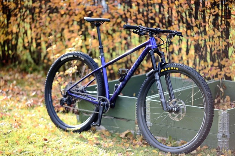 Used Specialized Chisel Custom XT 2024 2024 Mountainbike, Blue — image 4 of 5