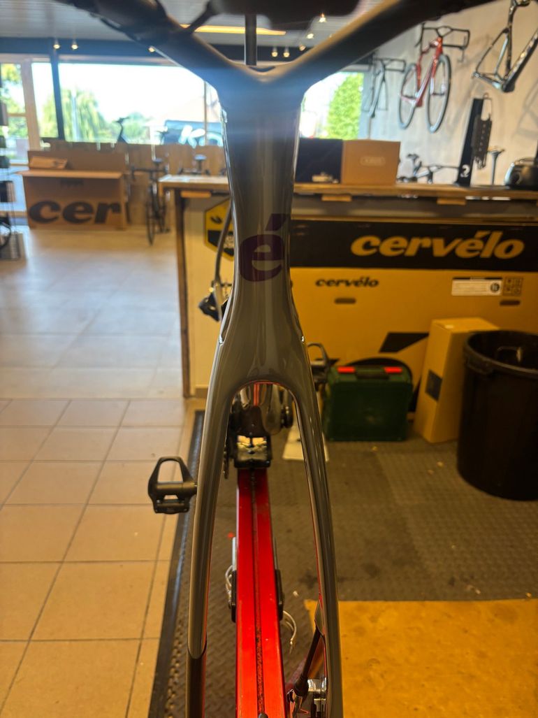 Used Cervélo S5 Force eTap AXS 2024 2024 Road & Gravel, Light Gray — image 4 of 11