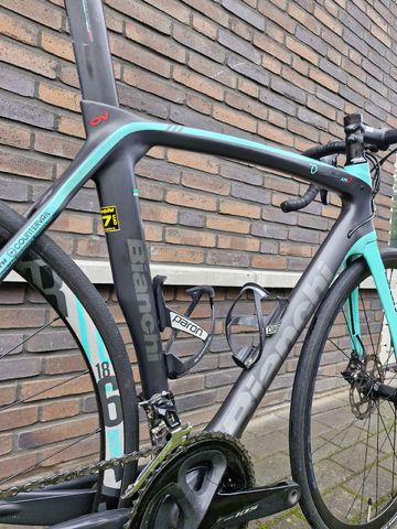 Used Bianchi Oltre Shimano 105 2019 Road & Gravel, Black — image 4 of 16