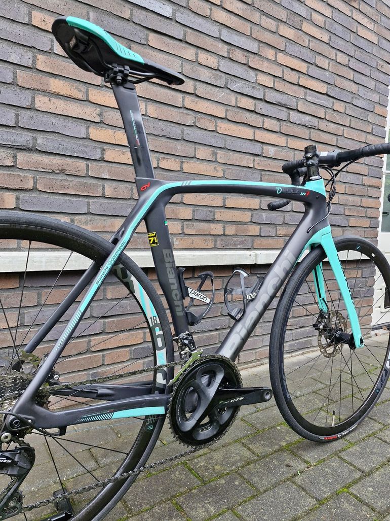 Used Bianchi Oltre Shimano 105 2019 Road & Gravel, Black — image 3 of 16