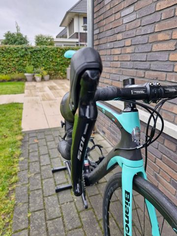 Used Bianchi Oltre Shimano 105 2019 Road & Gravel, Black — image 9 of 16