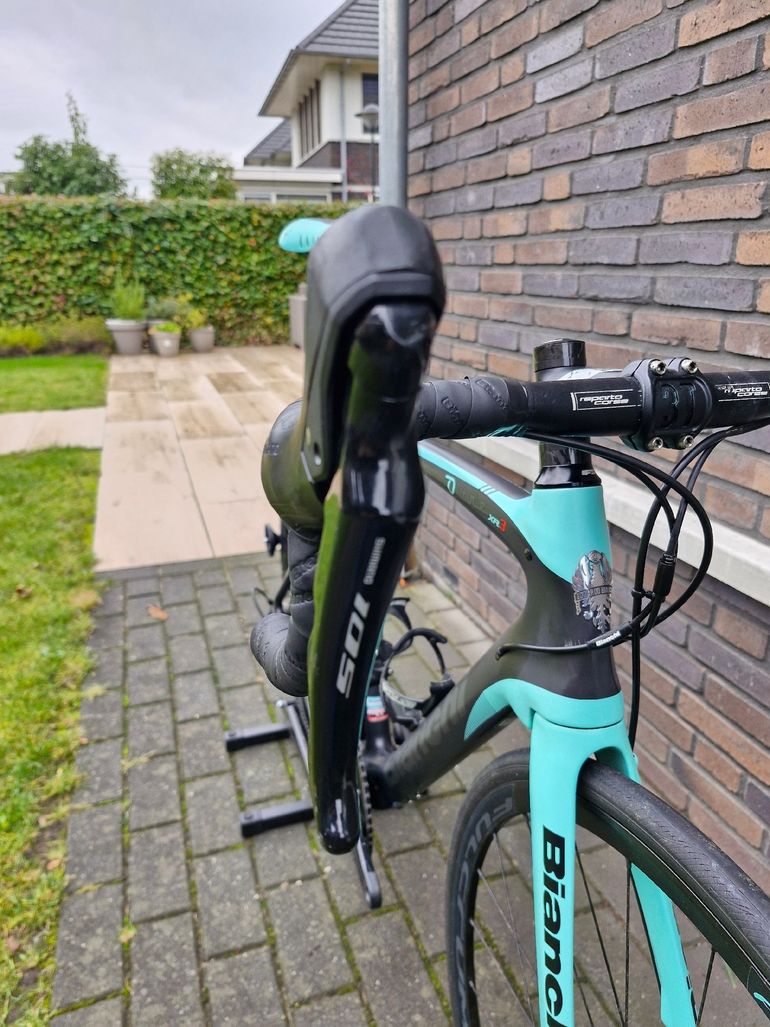 Used Bianchi Oltre Shimano 105 2019 Road & Gravel, Black — image 9 of 16