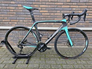 Used Bianchi Oltre Shimano 105 2019 Road & Gravel, Black — image 1 of 16