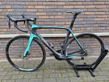 Used Bianchi Oltre Shimano 105 2019 Road & Gravel, Black — image 15 of 16