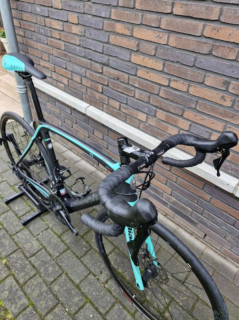Used Bianchi Oltre Shimano 105 2019 Road & Gravel, Black — image 8 of 16