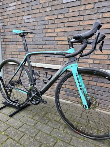 Used Bianchi Oltre Shimano 105 2019 Road & Gravel, Black — image 2 of 16