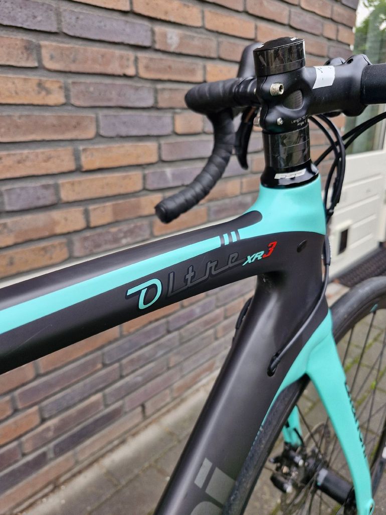 Used Bianchi Oltre Shimano 105 2019 Road & Gravel, Black — image 7 of 16