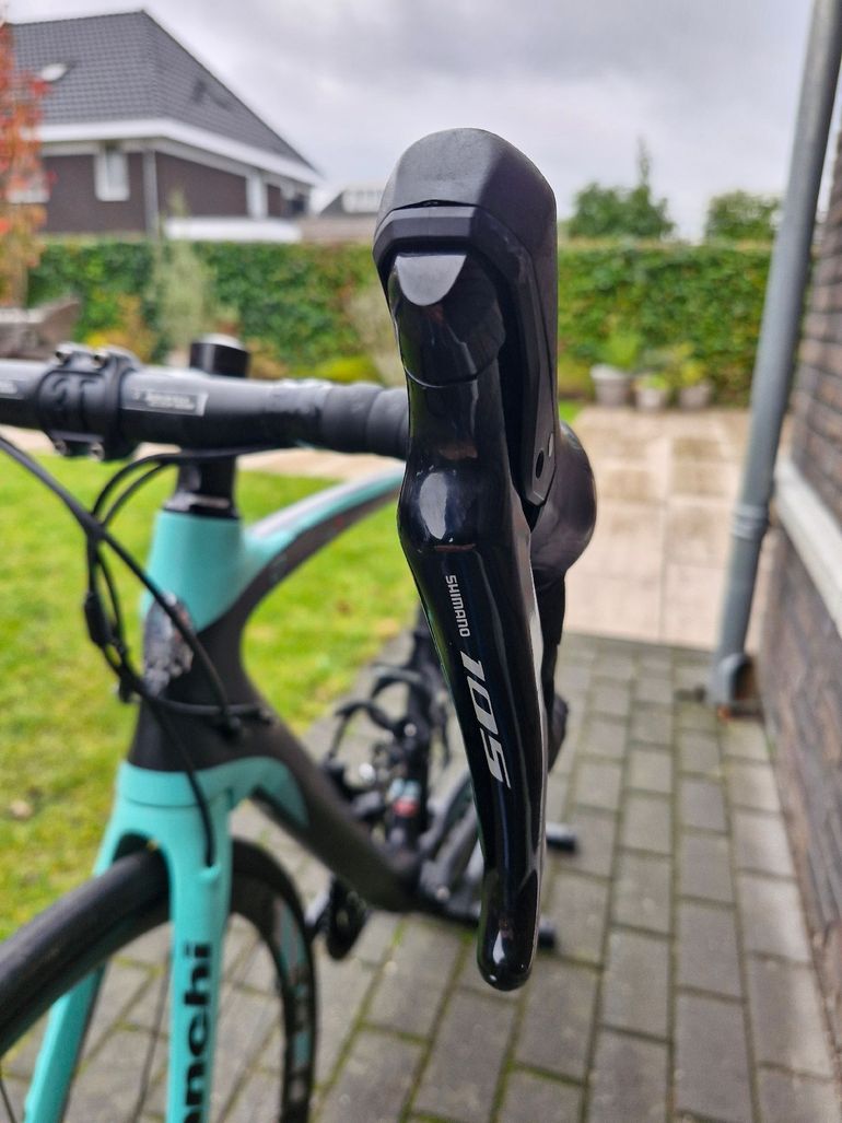 Used Bianchi Oltre Shimano 105 2019 Road & Gravel, Black — image 10 of 16