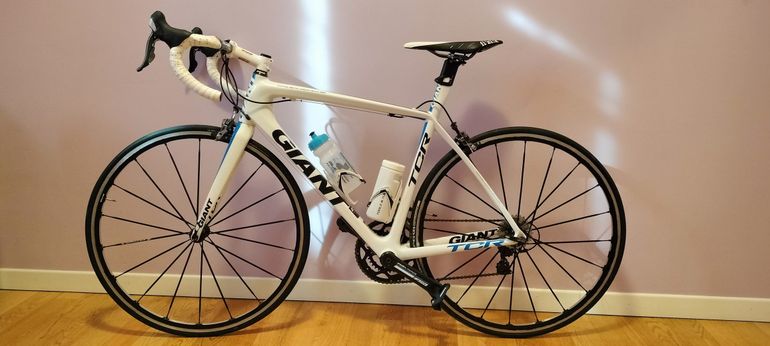 Used Giant TCR Advanced SL 1 2017 2017 Road & Gravel, White — image 1 of 10
