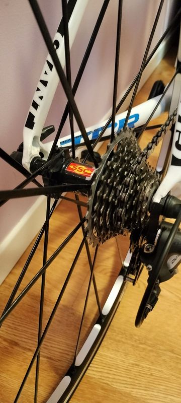 Used Giant TCR Advanced SL 1 2017 2017 Road & Gravel, White — image 8 of 10