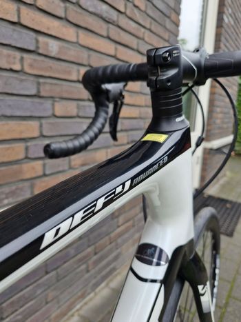 Used Giant Defy Advanced 1 2018 2018 Road & Gravel, Black — image 9 of 16